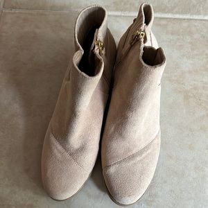 Toms Goldie Oatmeal Suede Wedge Boot 7.5